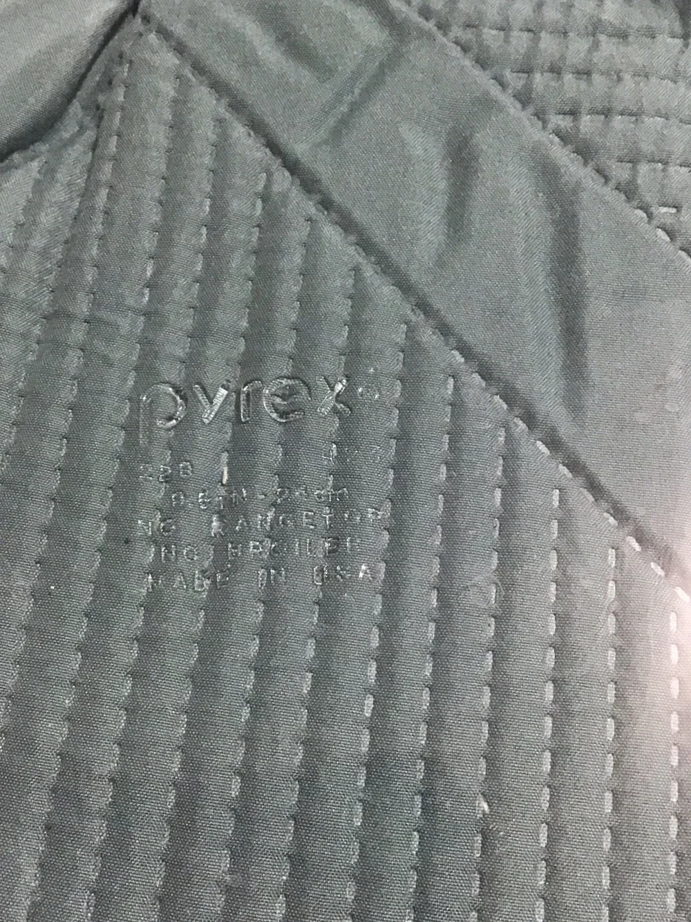 Pyrex Gray Quilted Oven Mitt